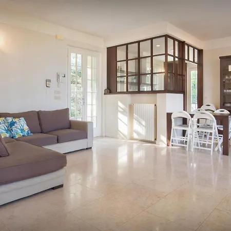 Villa Ilaria With Pool *